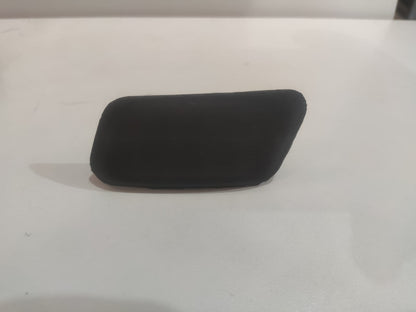 Tampa Esguicho Limpador Farol Esquerdo Lancer 2010 2011 2012 2013 2014 2015 Motorista Lavador Brucutu Moldura Acabamento